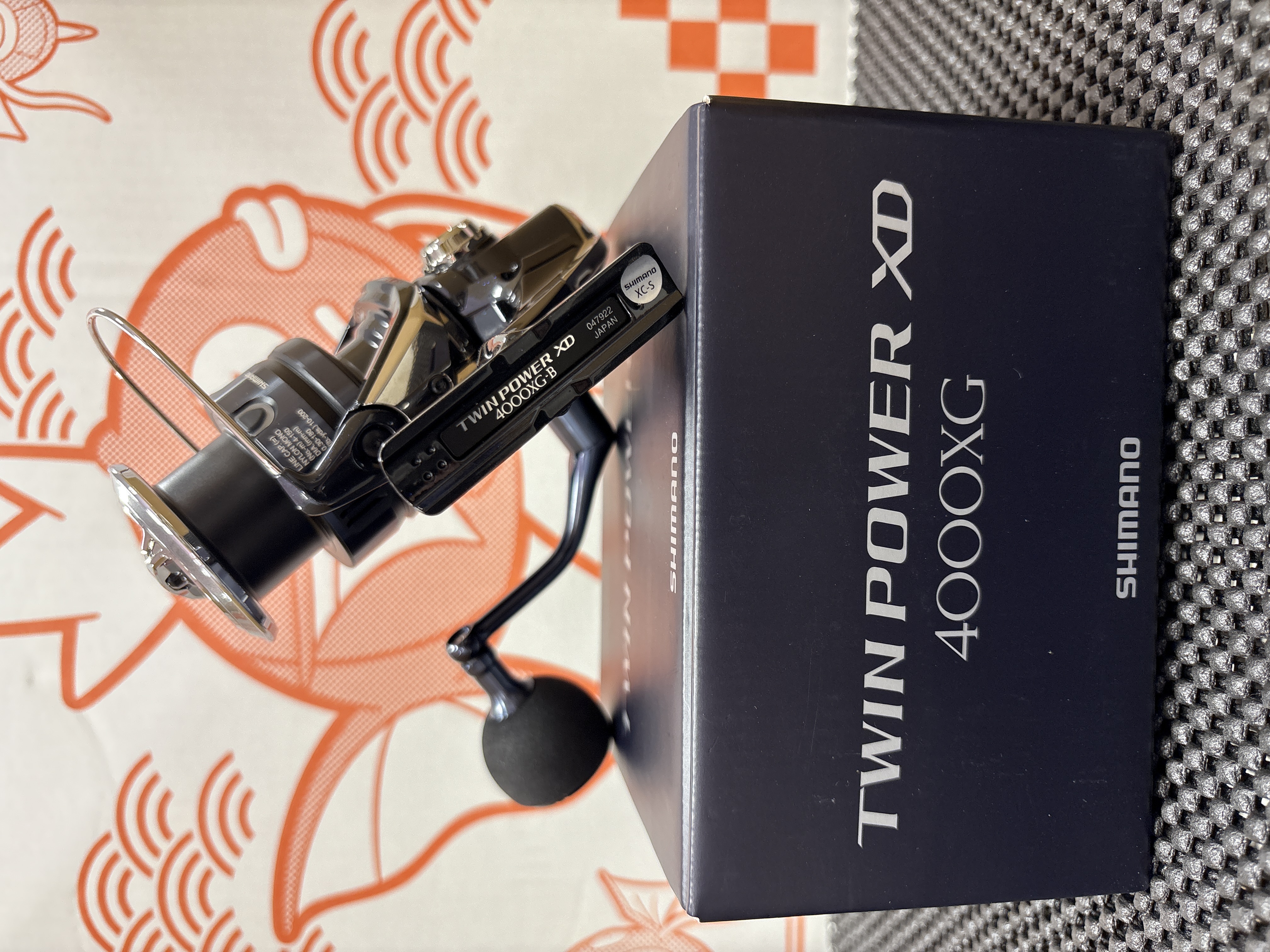 【美品】 シマノ 25ツインパワー　XD　4000XG