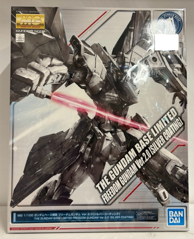 機動戦士ガンダムSEED MG 1/100 フリーダムガンダム Ver.2.0 [シルバーコーティング]（GUNDAM プラモデル）