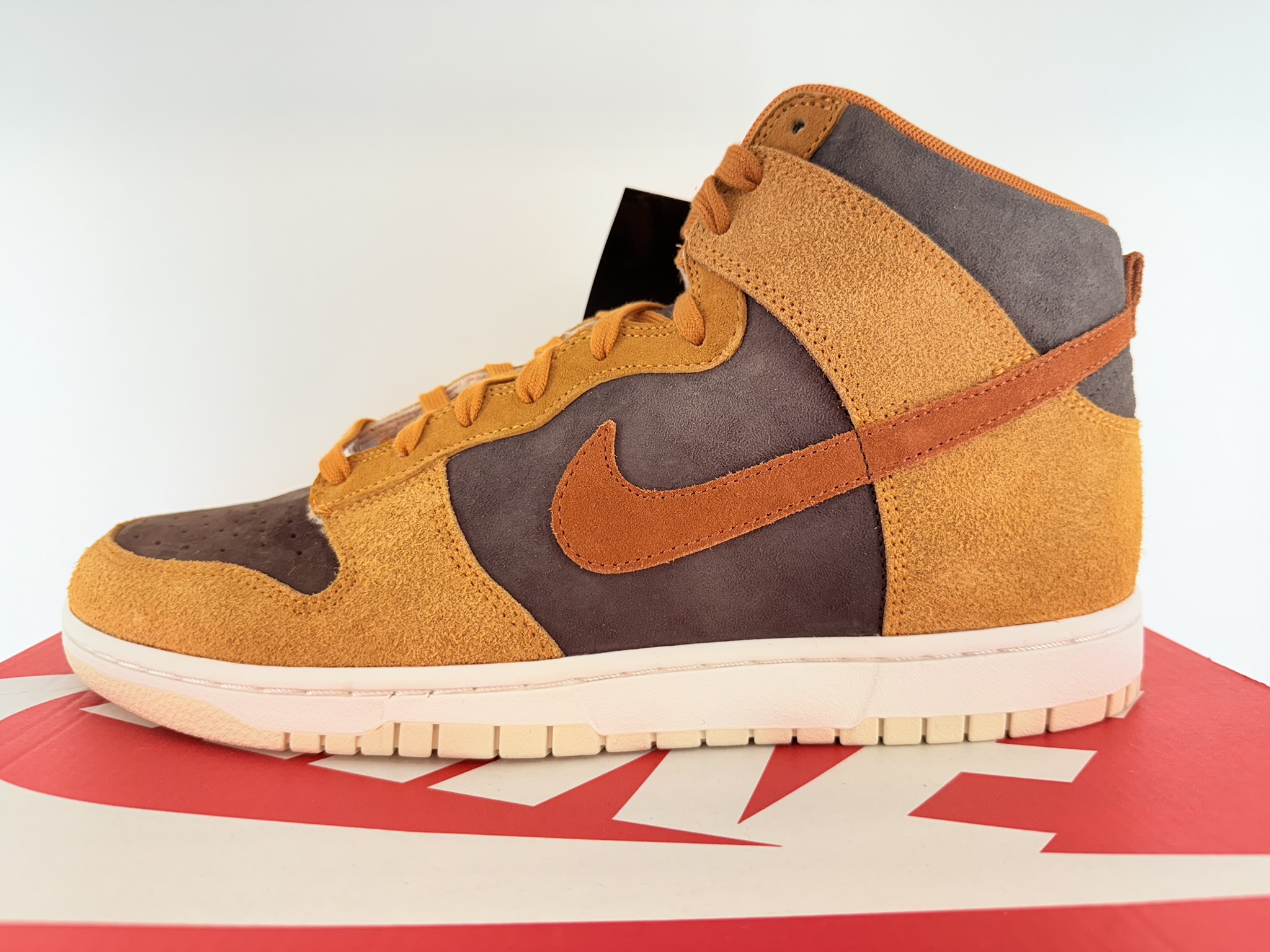 NIKE DUNK HIGH PRM "DARK CURRY"【未使用品】（NIKE スニーカー）