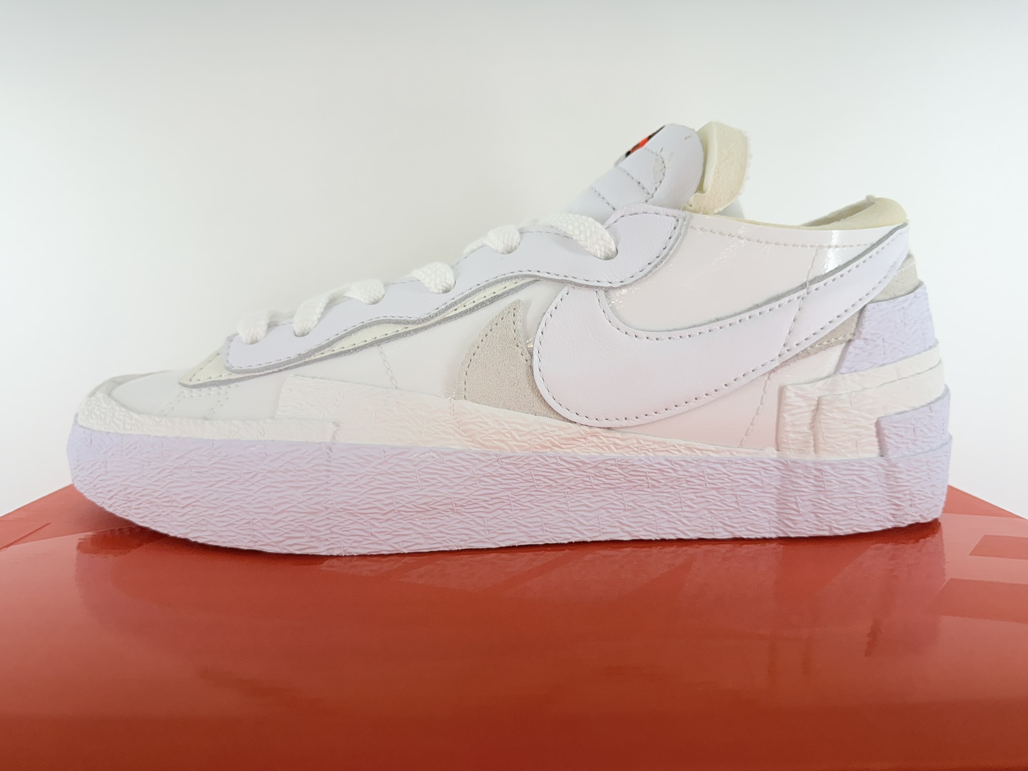 sacai × Nike Blazer Low "White Patent Leather"【未使用品】（NIKE スニーカー）