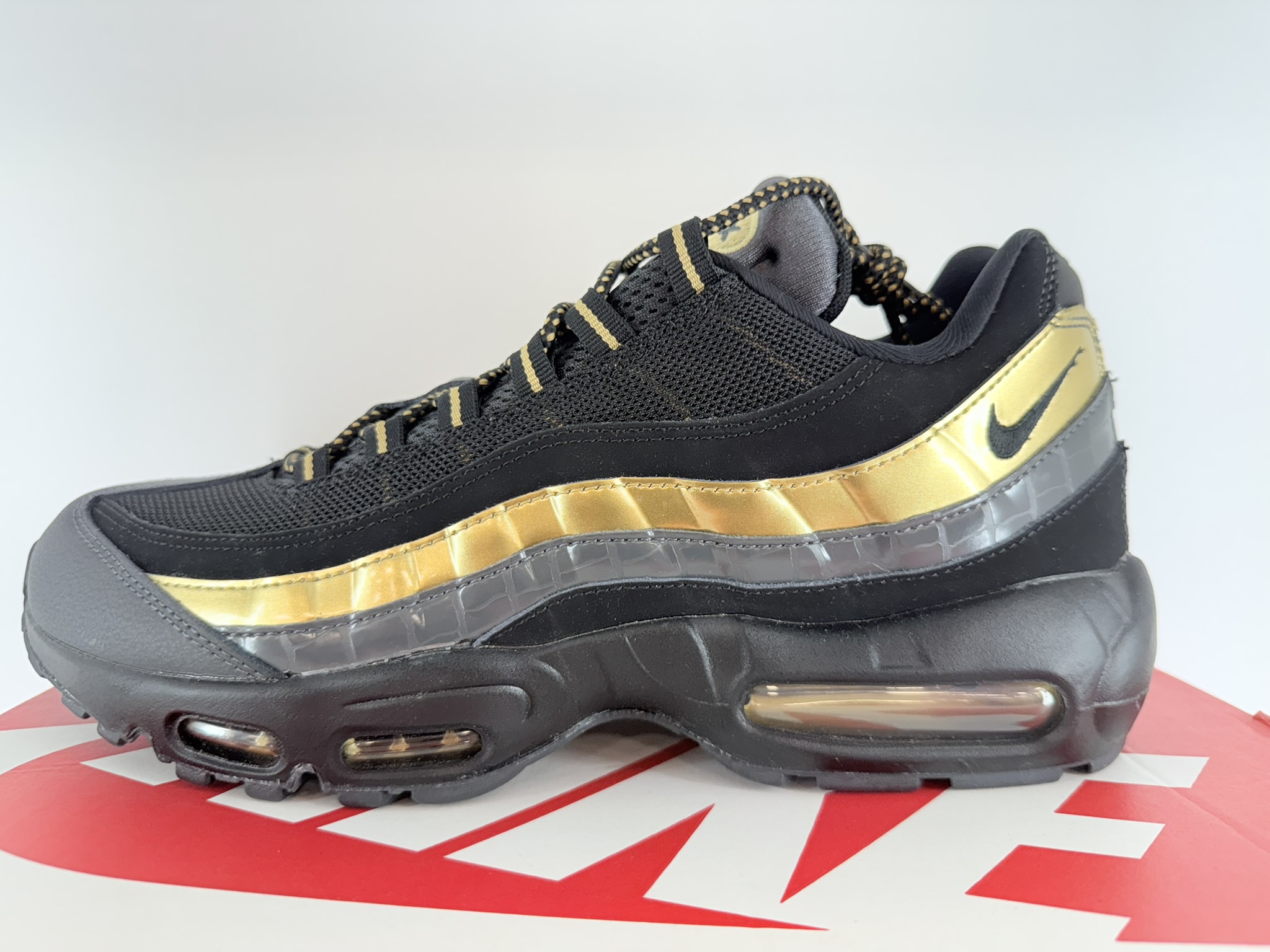 Nike Air Max 95 "Black/Metallic Gold"【未使用品】（NIKE スニーカー）